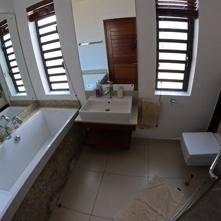 Olana Blue - Beachfront Apartment Rivière Noire Εξωτερικό φωτογραφία