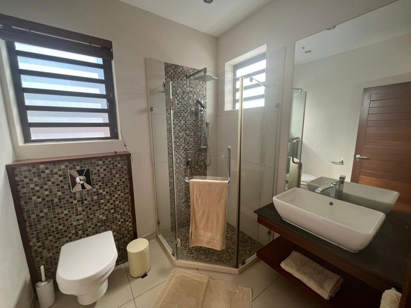 Olana Blue - Beachfront Apartment Rivière Noire Εξωτερικό φωτογραφία