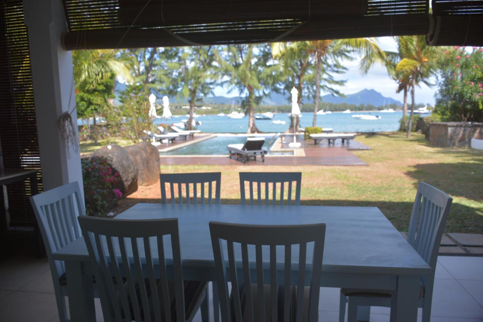 Olana Blue - Beachfront Apartment Rivière Noire Εξωτερικό φωτογραφία