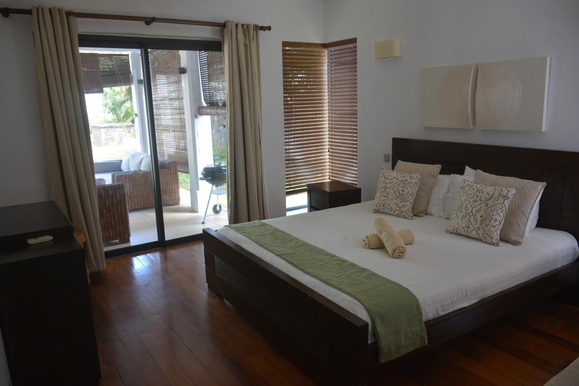 Olana Blue - Beachfront Apartment Rivière Noire Εξωτερικό φωτογραφία