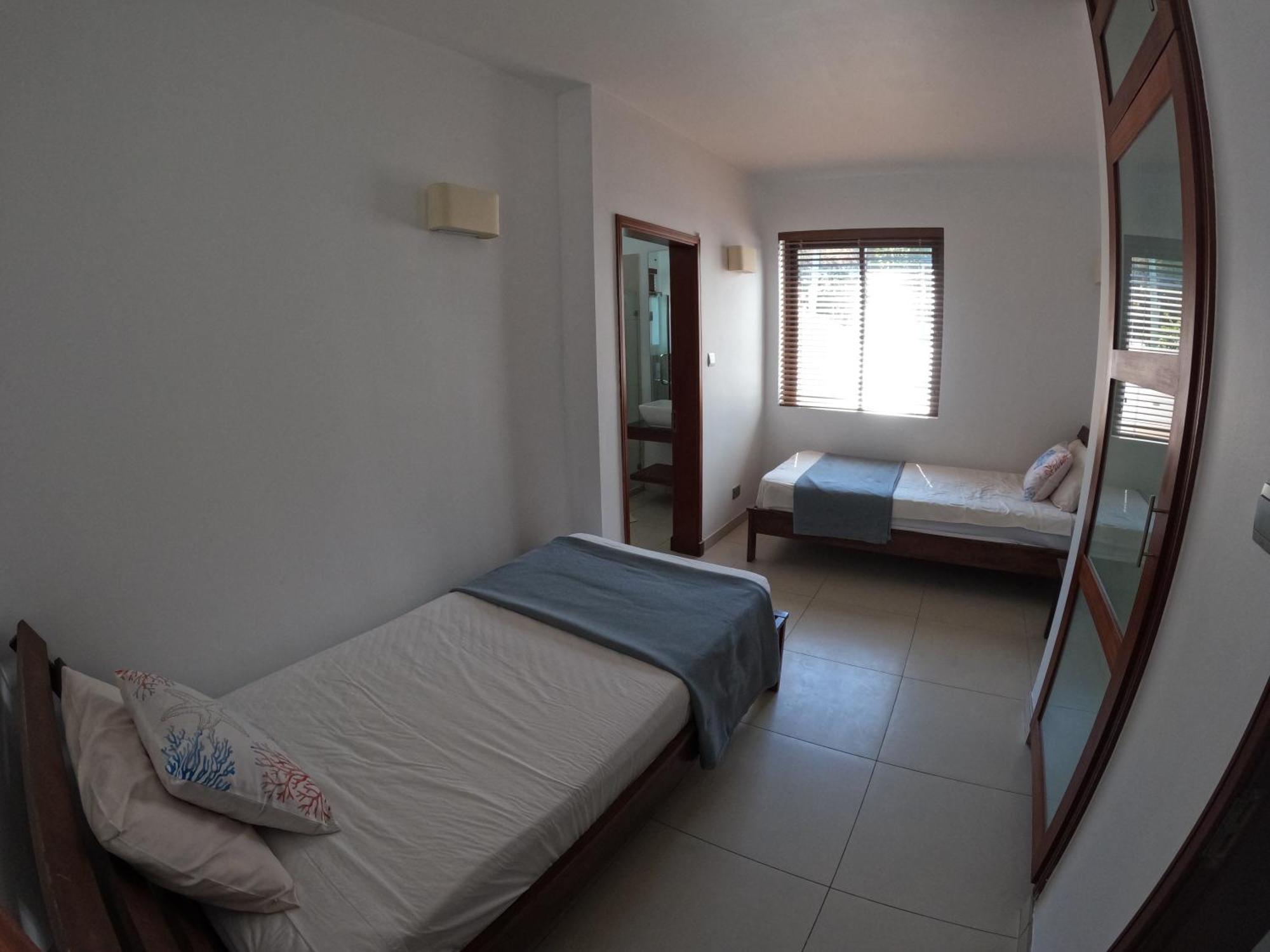 Olana Blue - Beachfront Apartment Rivière Noire Εξωτερικό φωτογραφία